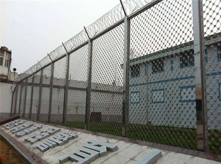 看守所、拘留所安裝防攀爬金屬隔離網(wǎng)時的注意事項